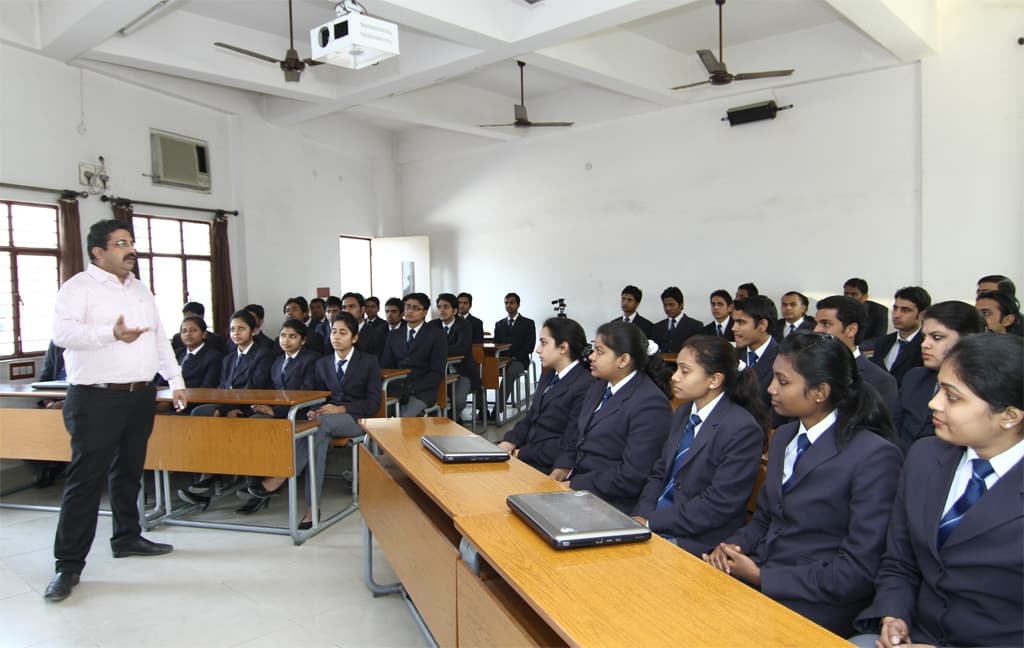Image from Lab, Library & academic facilities album, number 11