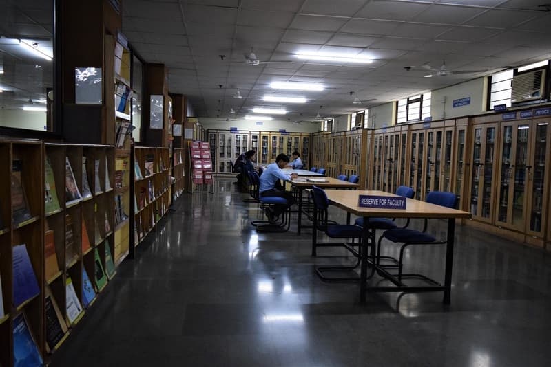 Image from Lab, Library & academic facilities album, number 5