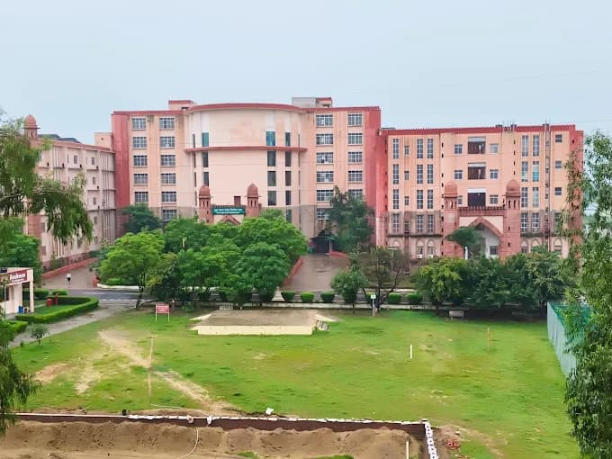 Campus view of Khwaja Moinuddin Chishti Language University, Lucknow