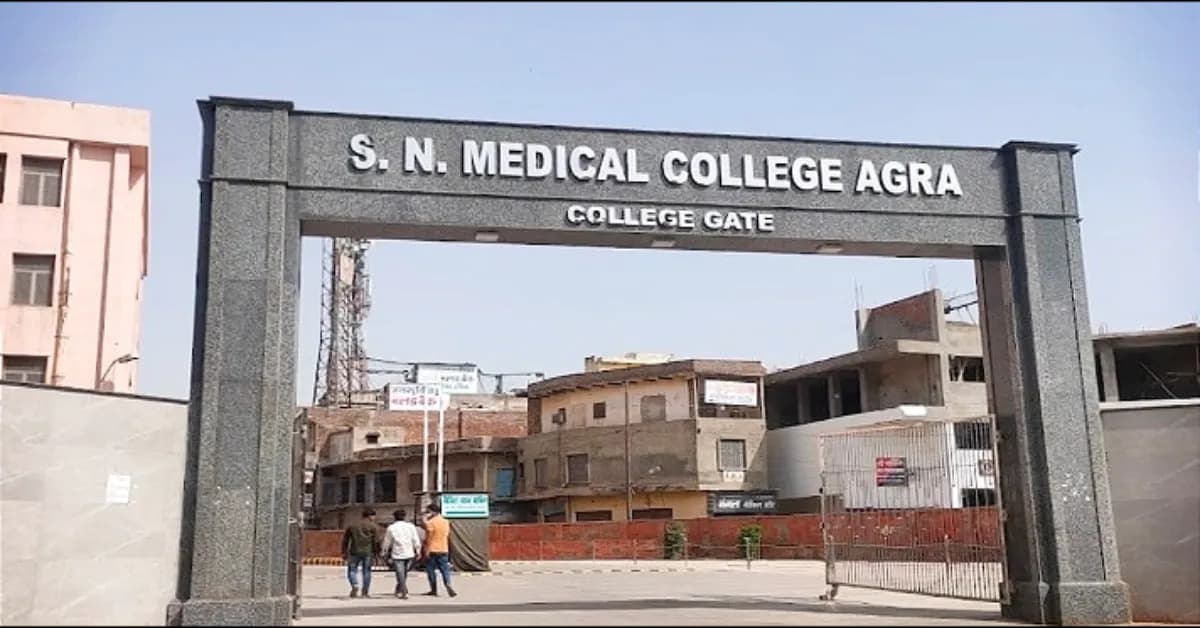 Campus view of Sarojini Naidu Medical College, Agra