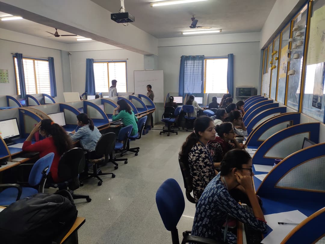 Image from Lab, Library & academic facilities album, number 5