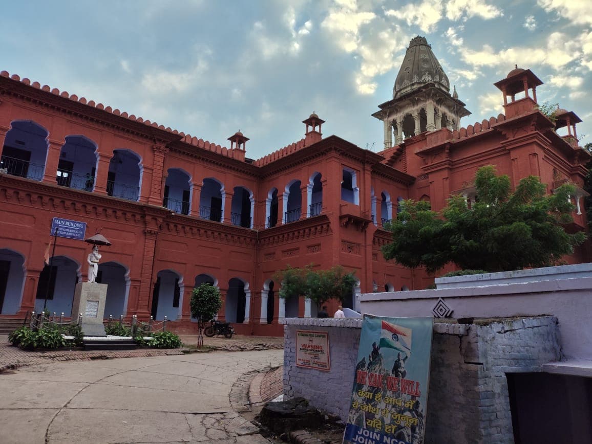 Campus view of DAV College, Kanpur