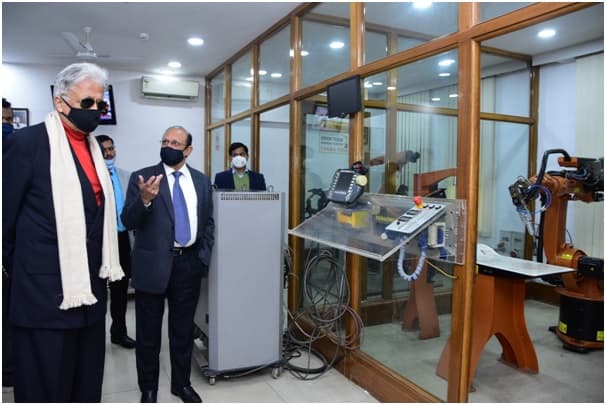 Image from Lab, Library & academic facilities album, number 11