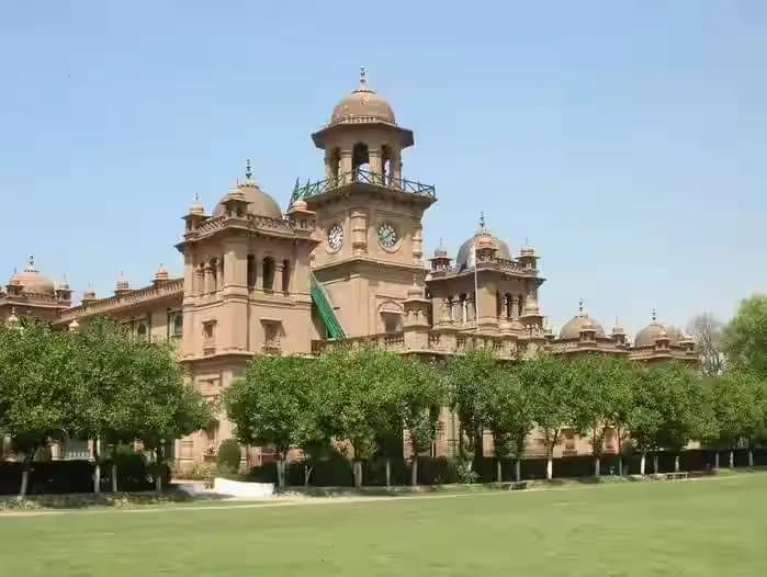 Campus view of Vidyant Degree College, Vidyant Hindu PG College, Station Road, Aminabad, Lucknow, Uttar Pradesh 226004