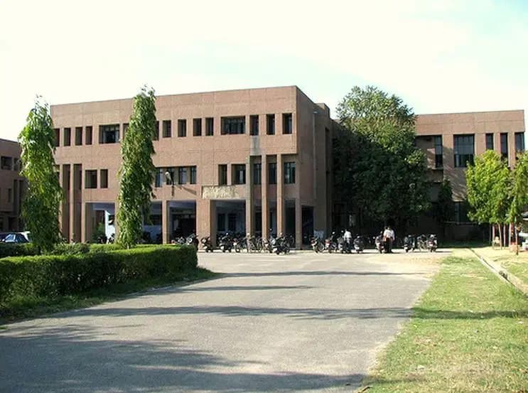 Campus view of Institute of Engineering & Technology, Lucknow