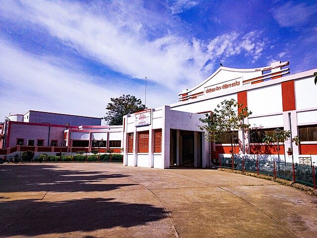 Campus view of Moti Lal Nehru Medical College, Mahatma Gandhi Marg, Prayagraj (Allahabad), Uttar Pradesh 211001