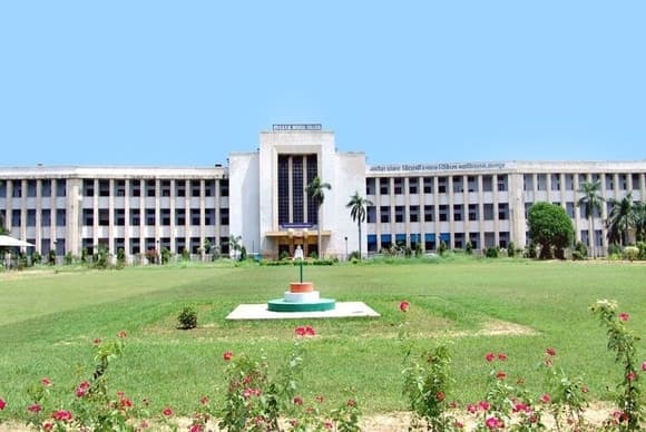 Campus view of Ganesh Shankar Vidyarthi Memorial Medical College, Kanpur