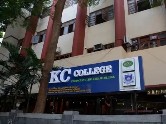 Campus view of Kishinchand Chellaram College, K.M. Kundnani Chowk, 124, Dinshaw Wachha Road, Churchgate, Mumbai, Maharashtra 400020