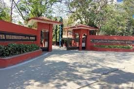 Campus view of Devi Ahilya Vishwavidyalaya (DAVV), Nalanda Campus, R. N. T. Marg, Indore, Madhya Pradesh 452001